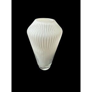 Vtg. Knobler Hand Blown Glass White Frosted Ribbed MCM Bud Textured Vase 4.25”